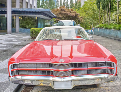 Une Ford Galaxie de 1969 rouge